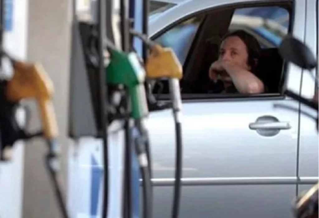 Se autoriza el autoservicio de combustibles en todo el país
