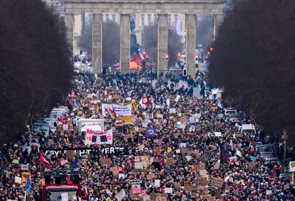 Masiva protesta en Berlín contra el avance de la ultraderecha