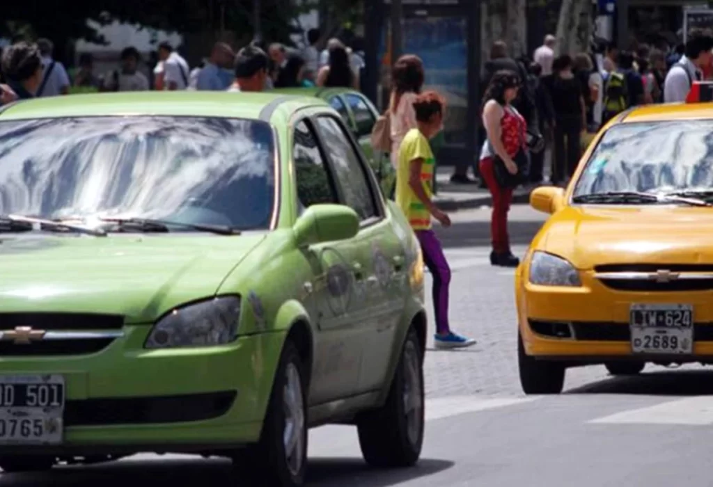 Abren licitación para otorgar nuevas licencias de taxis y remises