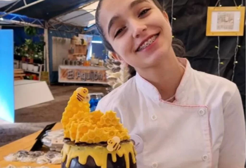 Con 16 años y una pasión por el chocolate, construye su futuro