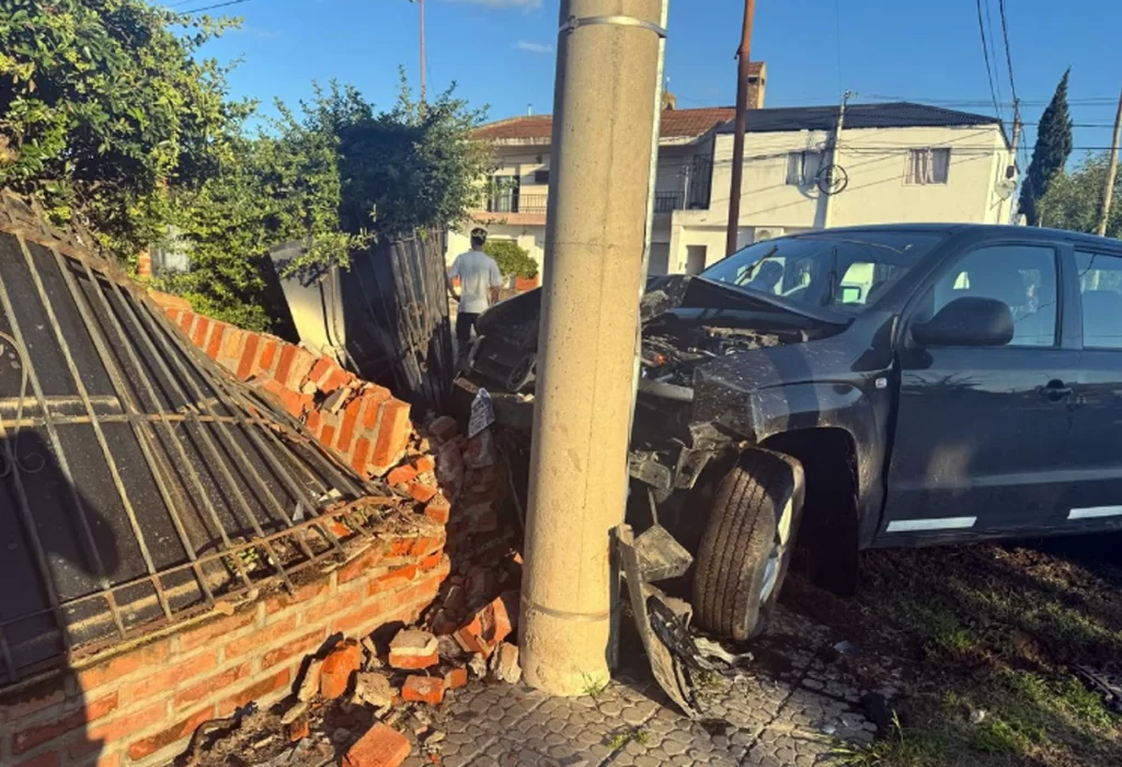 Impactante accidente en Eduardo Castex: un conductor perdió el control