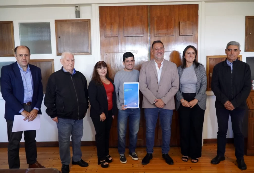 Gobierno otorga financiamiento a la CPE para fortalecer su biblioteca