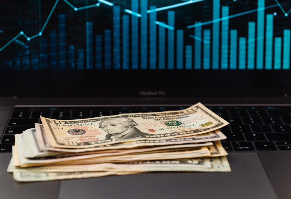 Bajan el dólar y el Riesgo País tras el anuncio de emisión de deuda