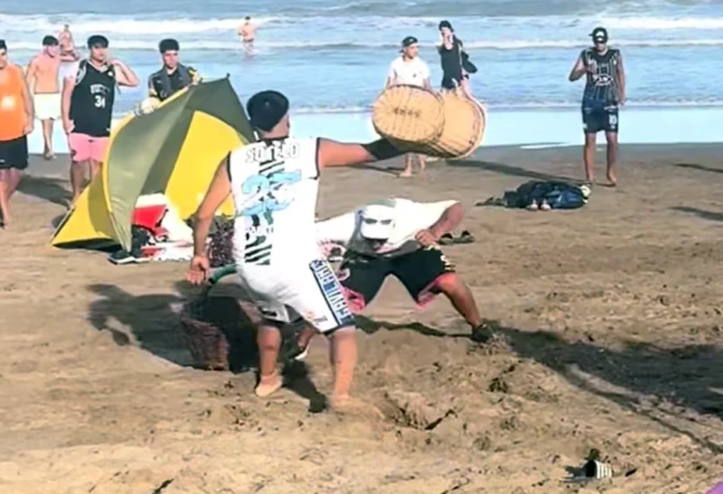 Churreros y vendedores de licuados se enfrentaron en Mar Azul