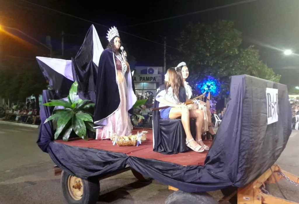 Con un multitudinario desfile, la Fiesta del Trigo abrió su edición 2026 en Eduardo Castex 