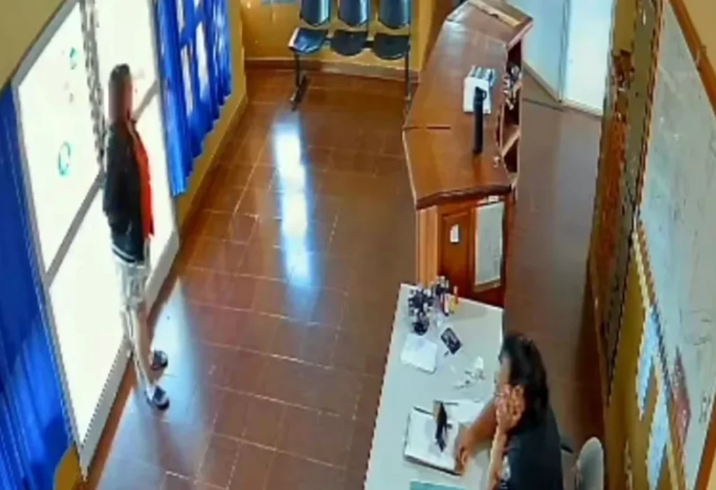 Horror en Misiones: una mujer se prendió fuego en una comisaría y permanece en estado crítico