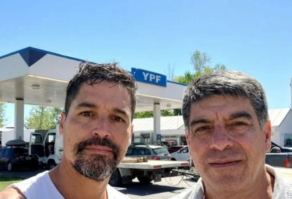 Una turista cayó al río Colorado en una parada de viaje y fue rescatada por dos playeros
