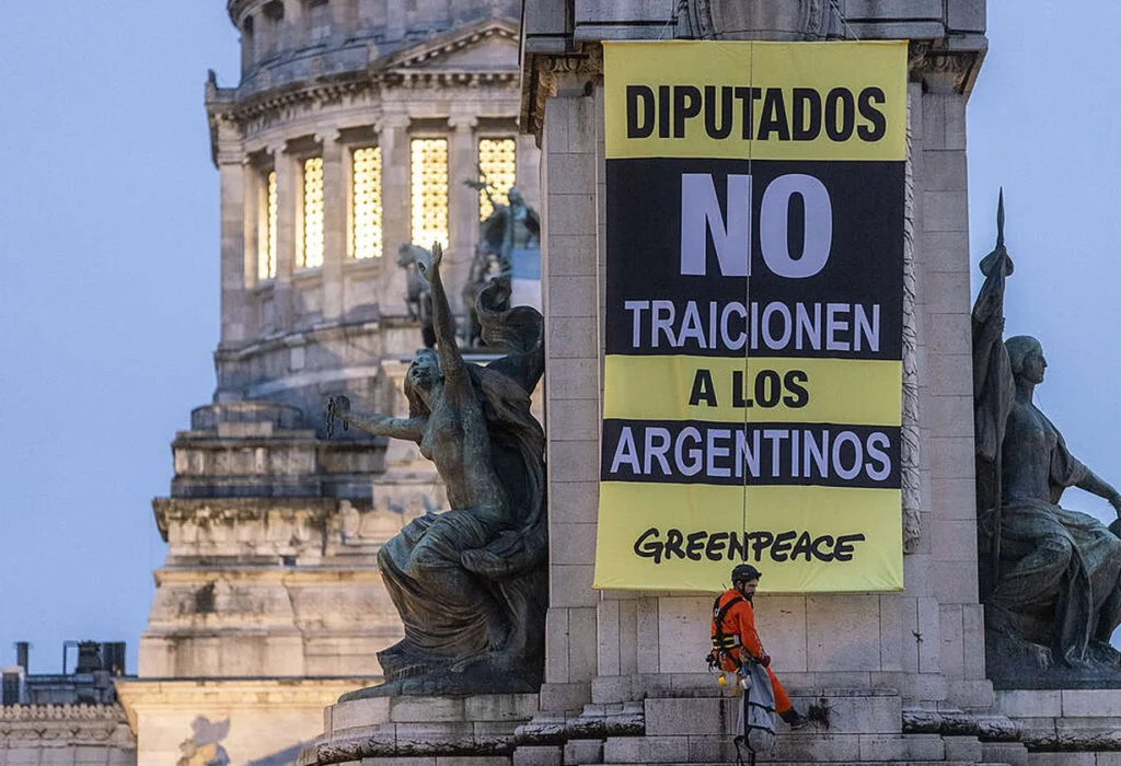 Reforma a la Ley de Glaciares desata una convocatoria a la mayor demanda colectiva