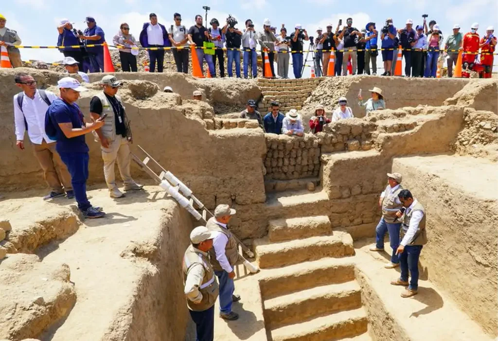 Hallan 38 tumbas intactas en Chan Chan, Perú