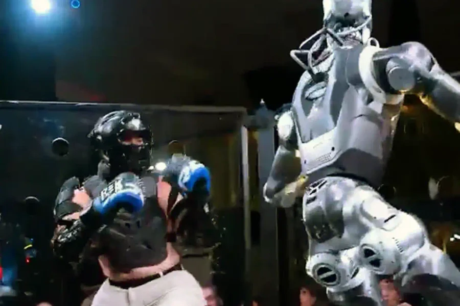 Pelea de MMA entre un humano y un robot