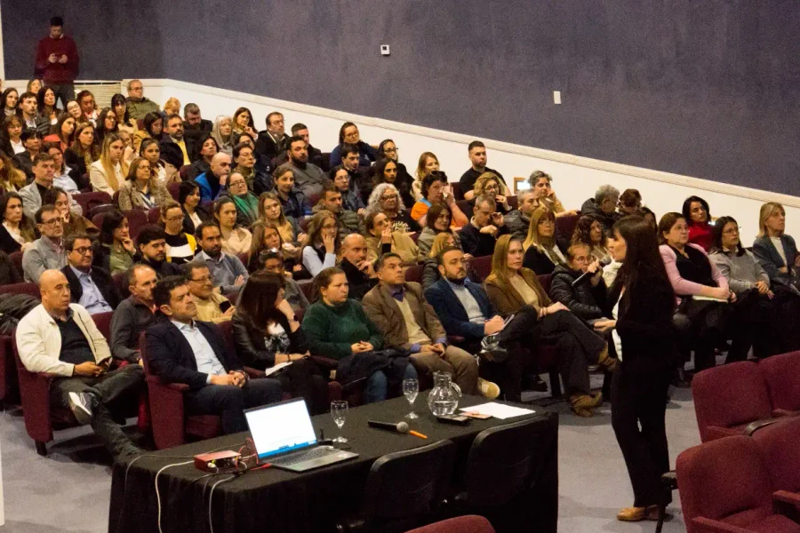 Más de 300 agentes provinciales ya se capacitaron en IA
