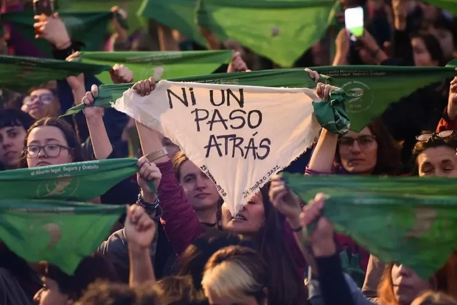 Aborto legal: pañuelazo frente al Congreso por el 28S