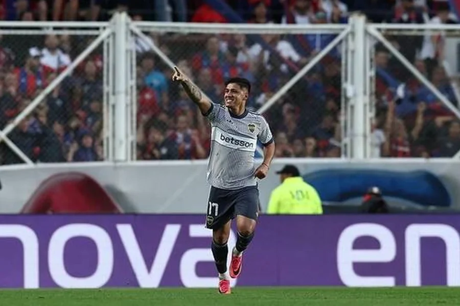 Boca venció 2-0 a San Lorenzo bajo la lluvia