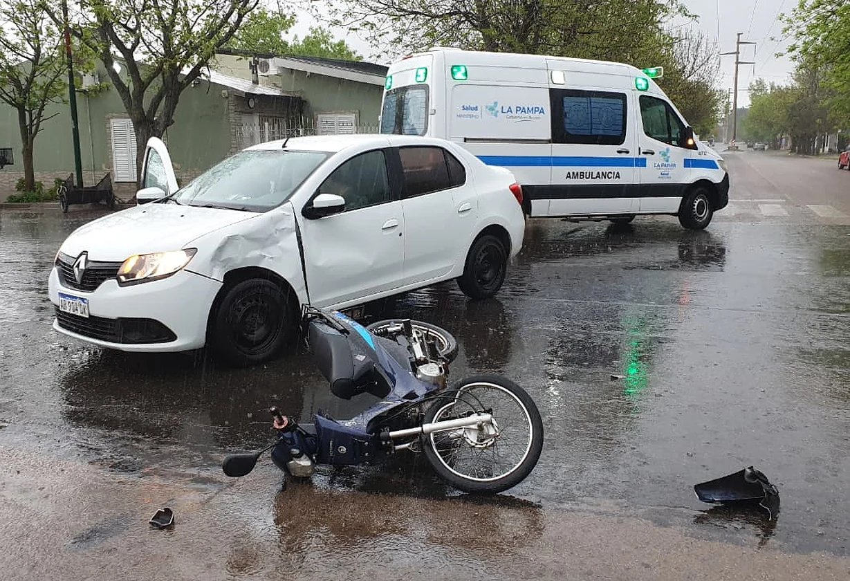Choque en General Pico dejó dos motociclistas heridos