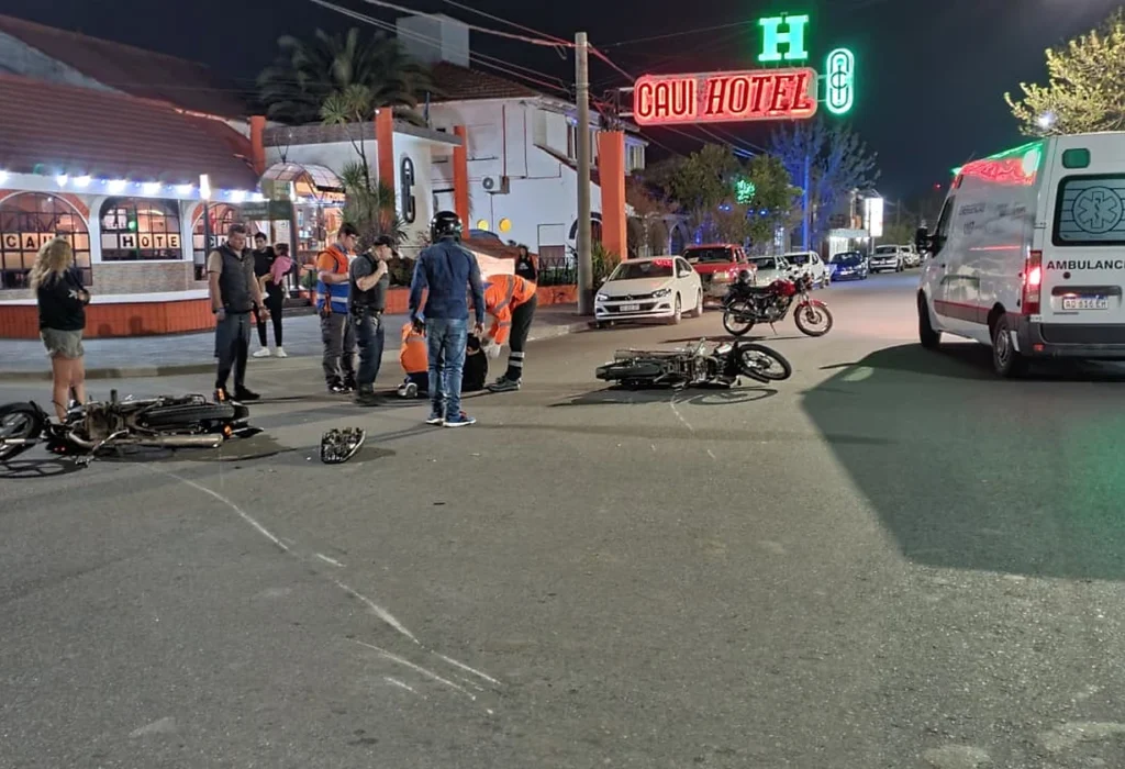 Choque entre dos motos dejó un joven hospitalizado