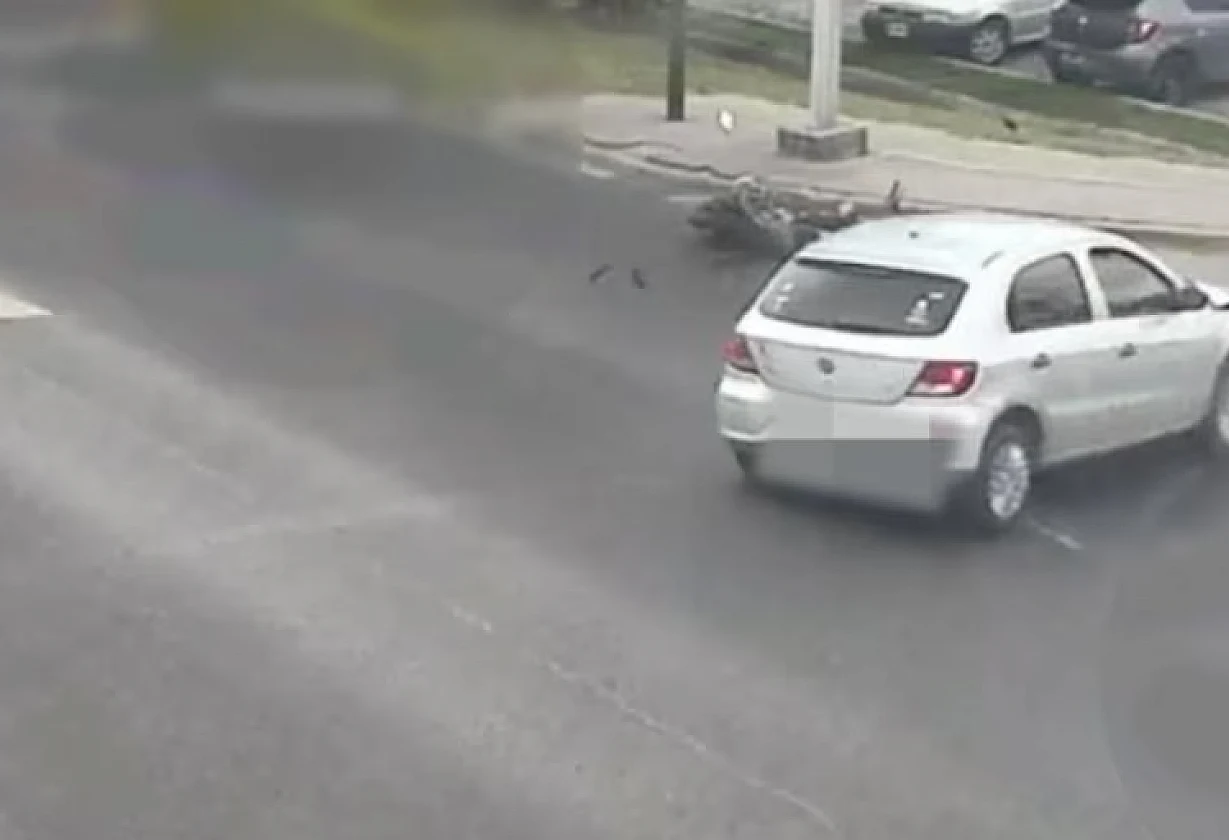 Choque entre un auto y una moto en la Ruta 197