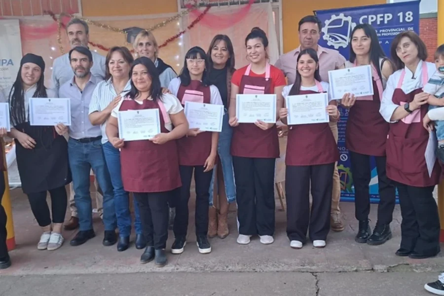 Entregaron certificados de panificación en Uriburu