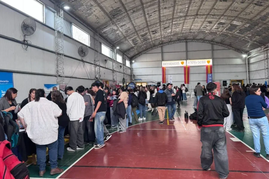 Expo Carreras 2027 reunió a estudiantes en Toay