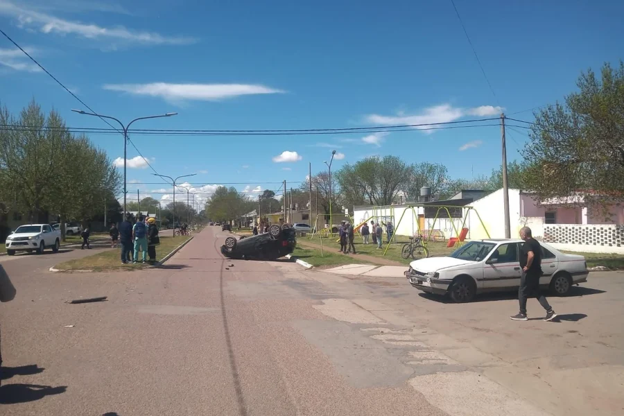 Fuerte choque y vuelco en Quemú Quemú
