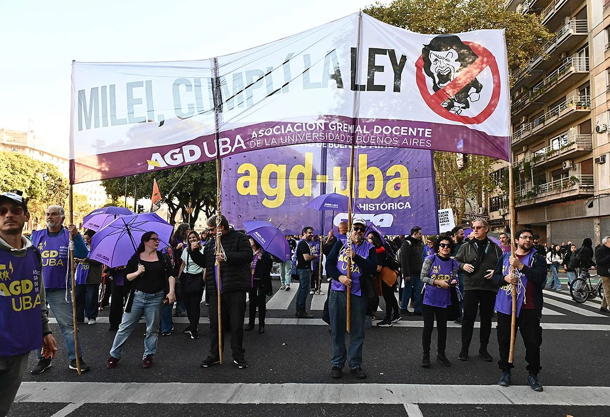 Gremios universitarios reclaman aumento salarial del 33,4%