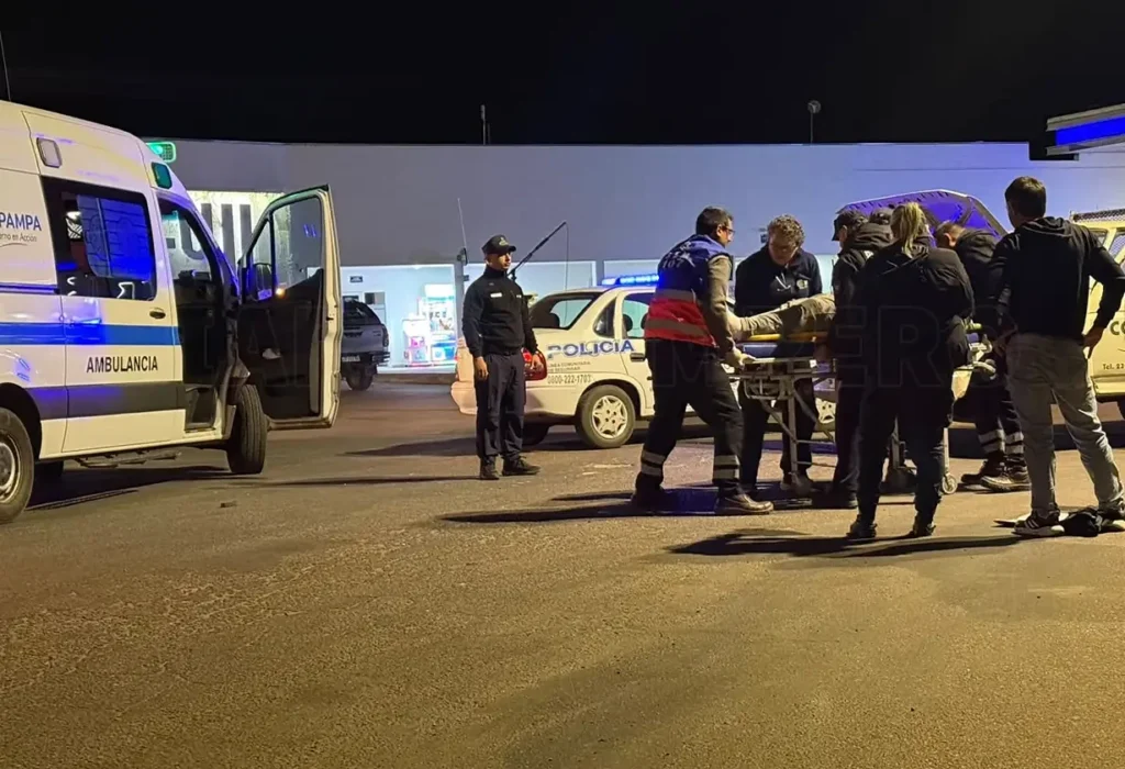 Hombre herido al quedar atrapado contra su camioneta