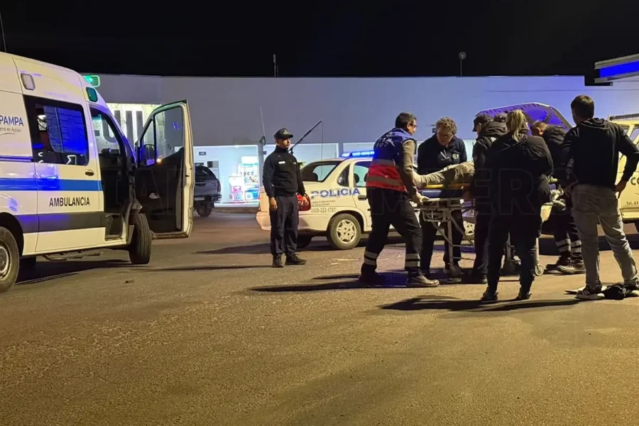 Hombre herido al quedar atrapado contra su camioneta