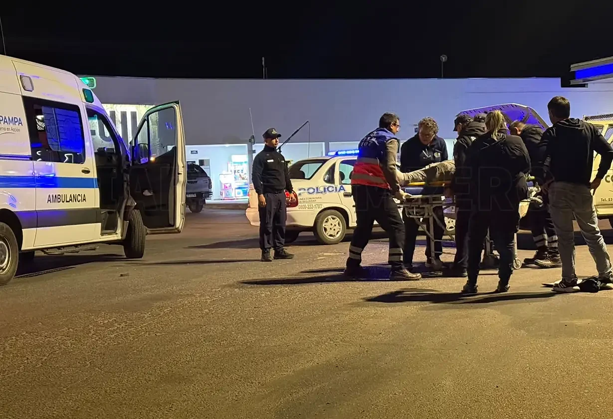 Hombre herido al quedar atrapado contra su camioneta