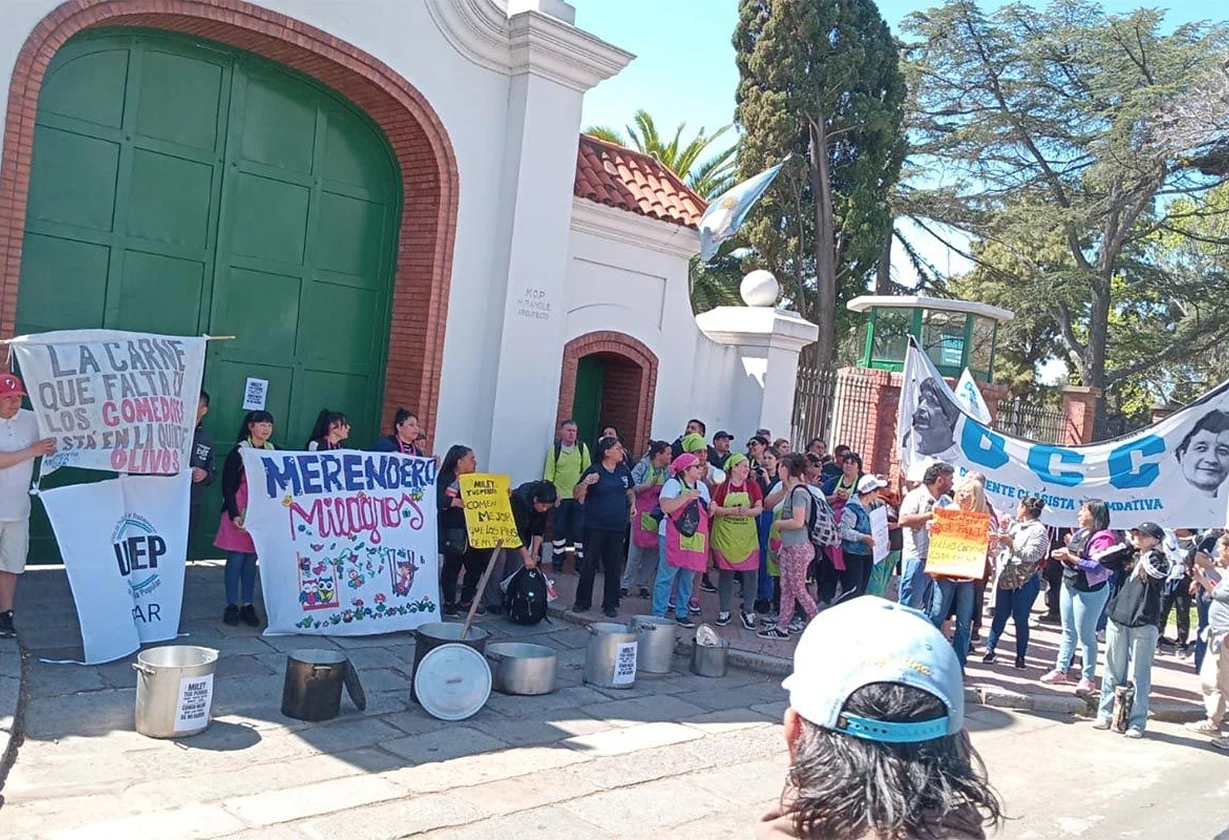 Marcha en Olivos por alimentos y programas sociales