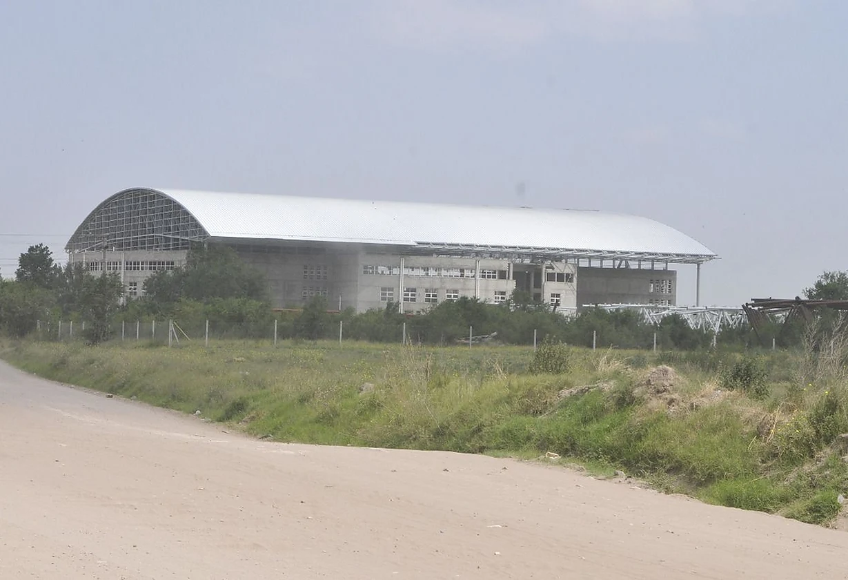 Murió un joven tras caer del Megaestadio