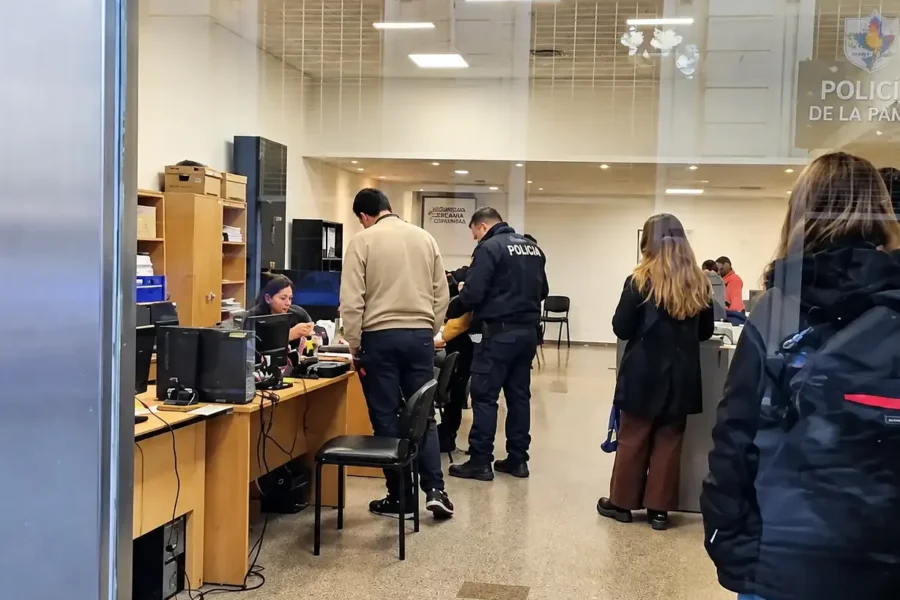 Sobresueldos en la Armada: secuestran computadoras