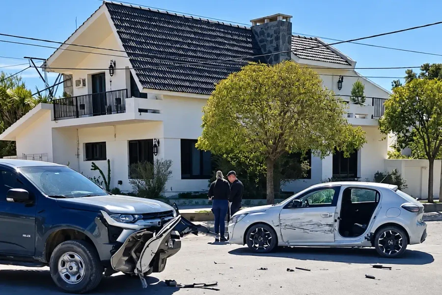Choque en Eduardo Castex entre una camioneta y un auto