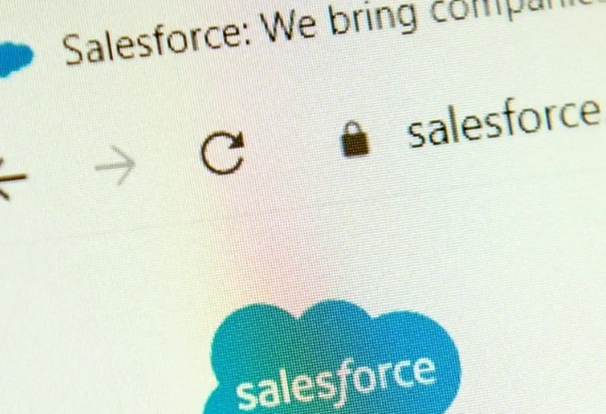 Una caída global de Salesforce provocó errores y problemas de acceso en miles de empresas mientras la compañía desplegaba una solución.