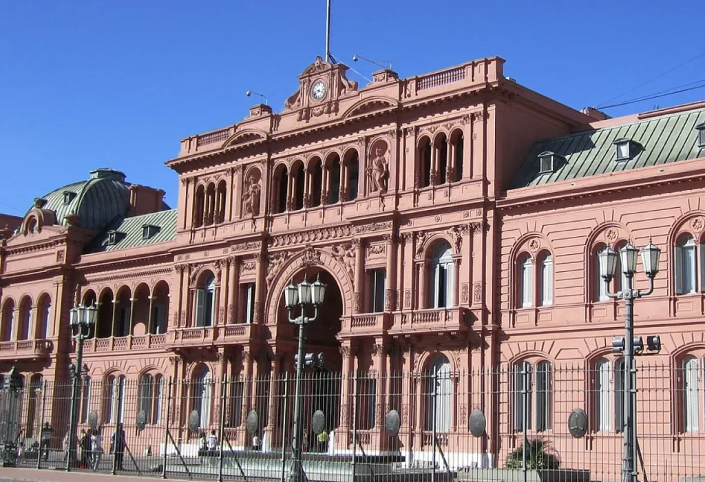 Trasladaron en helicóptero a una policía desde Casa Rosada