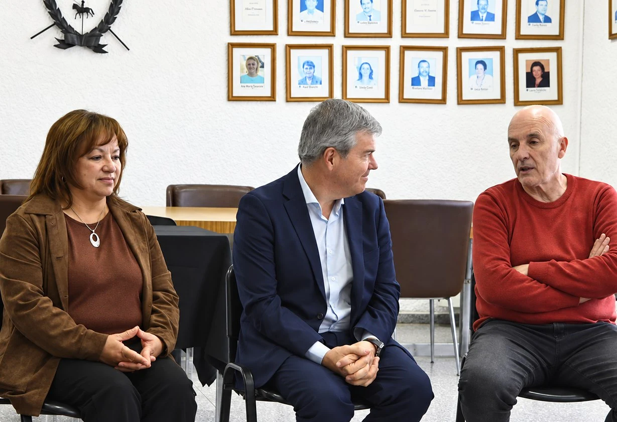 Trenel impulsa emprendimientos y apoyo escolar