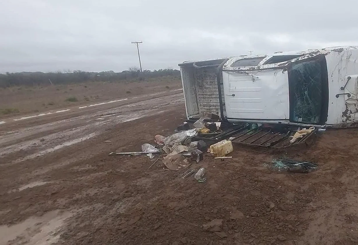 Volcó una camioneta en General Acha