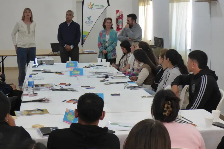 Algarrobo del Águila fue sede de las capacitaciones Pro Vida 2027