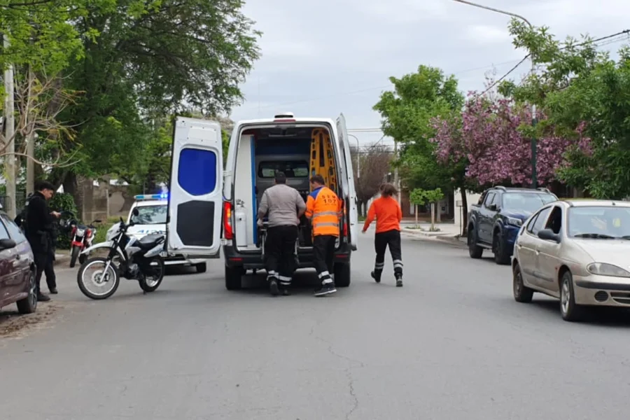 Adolescente apuñalado cayó en la vía pública