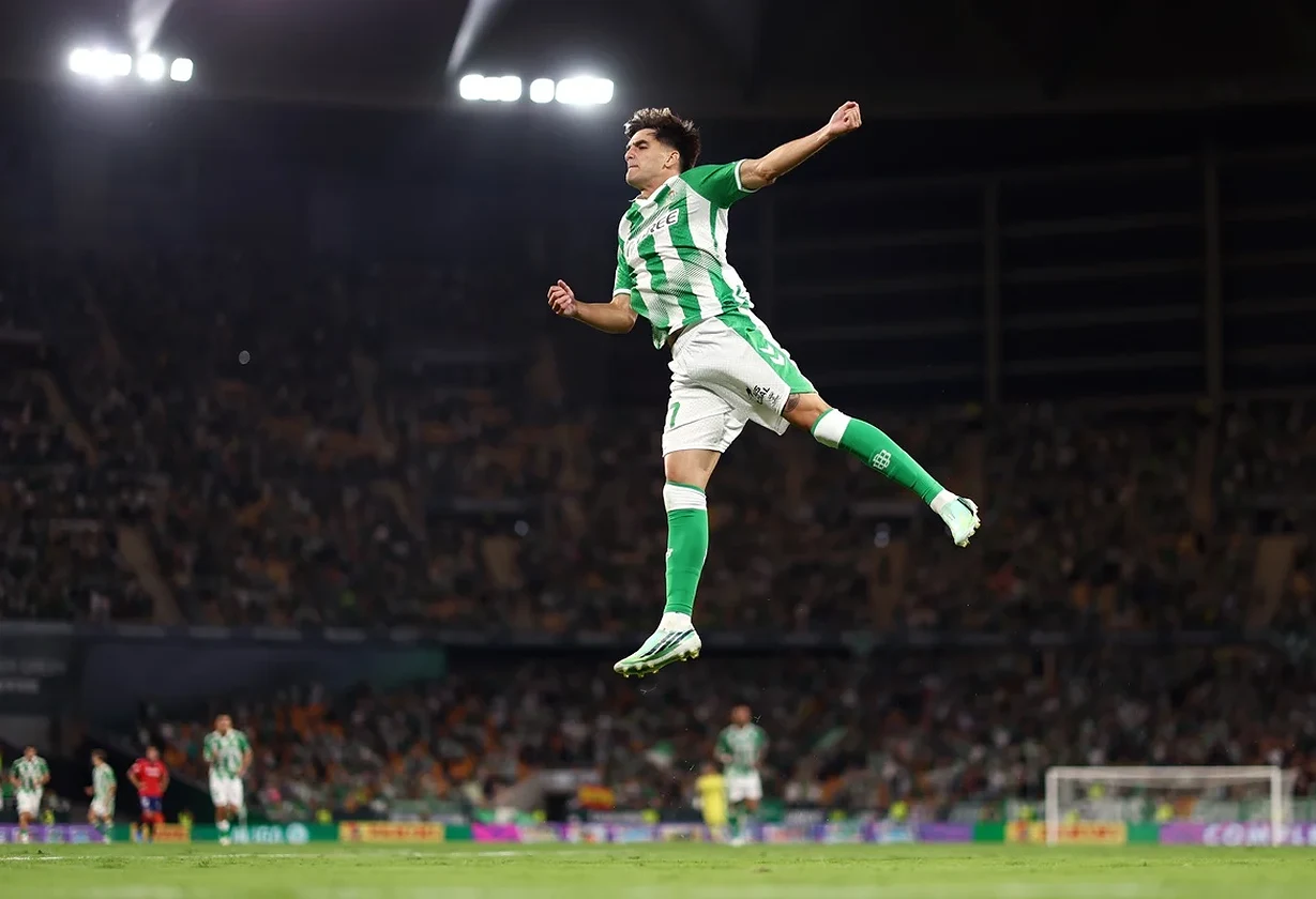 Betis goleó 5-2 a Osasuna en La Cartuja