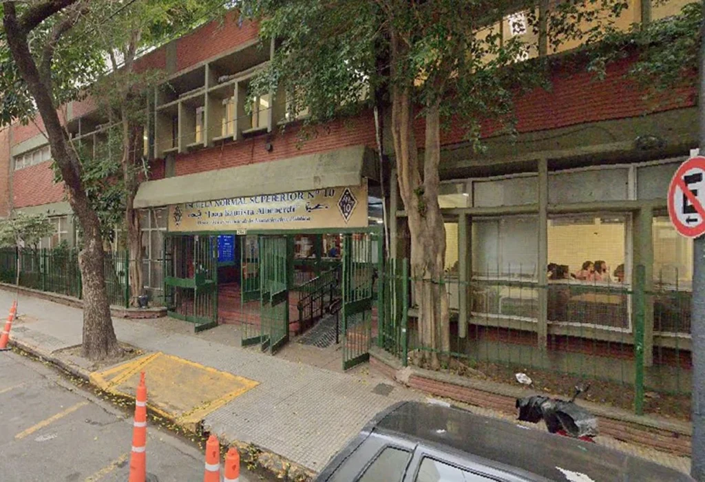 CABA cerrará la mitad de los grados del Normal 10