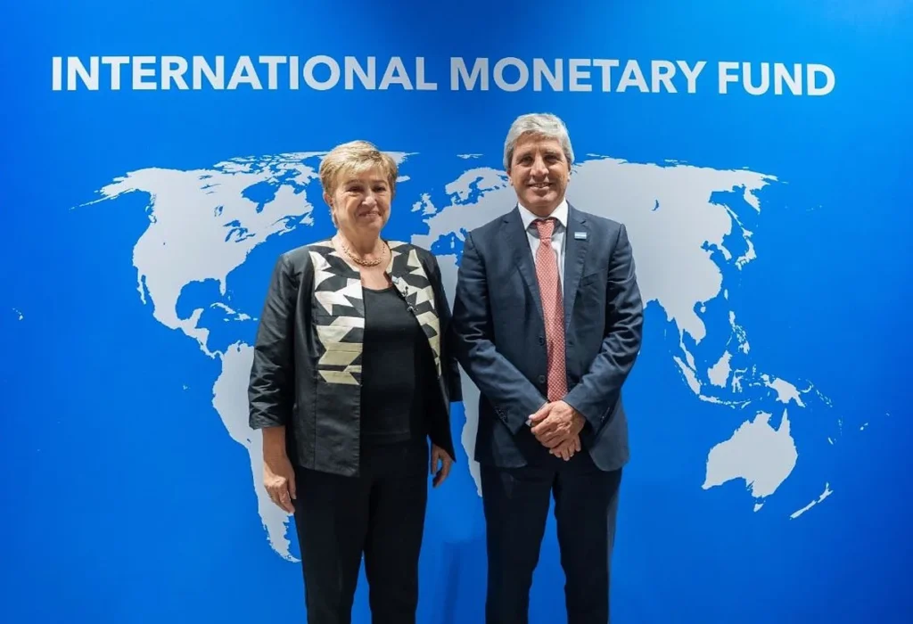 Caputo admite usar el swap con China para pagar deuda