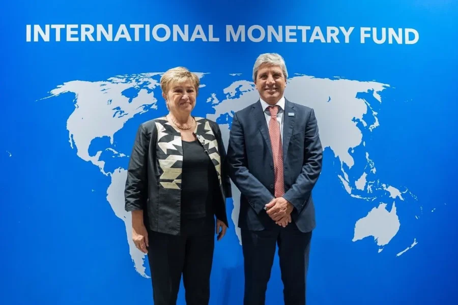 Caputo admite usar el swap con China para pagar deuda