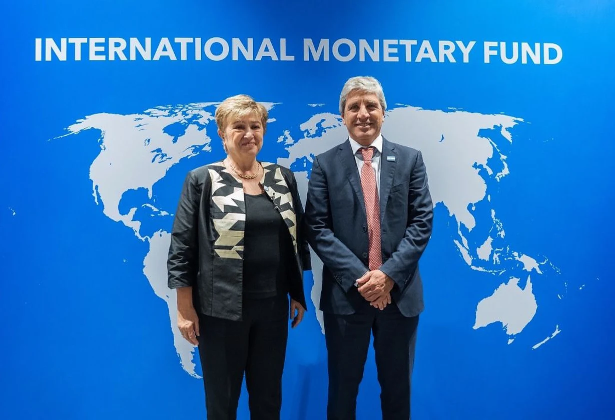 Caputo admite usar el swap con China para pagar deuda