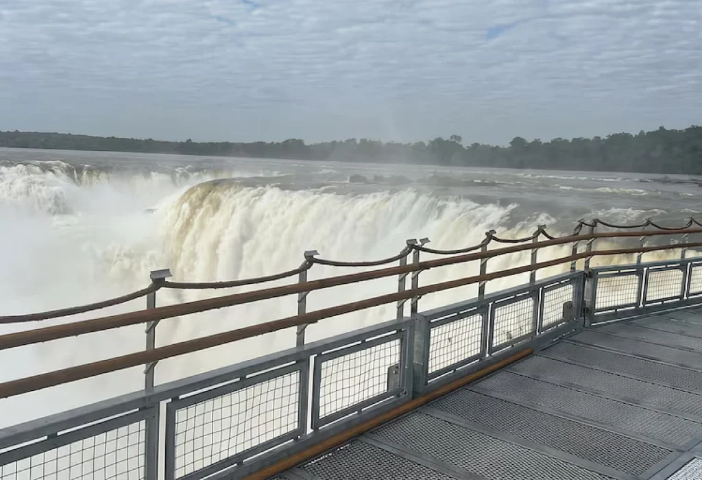 Cerraron los circuitos de las Cataratas del Iguazú