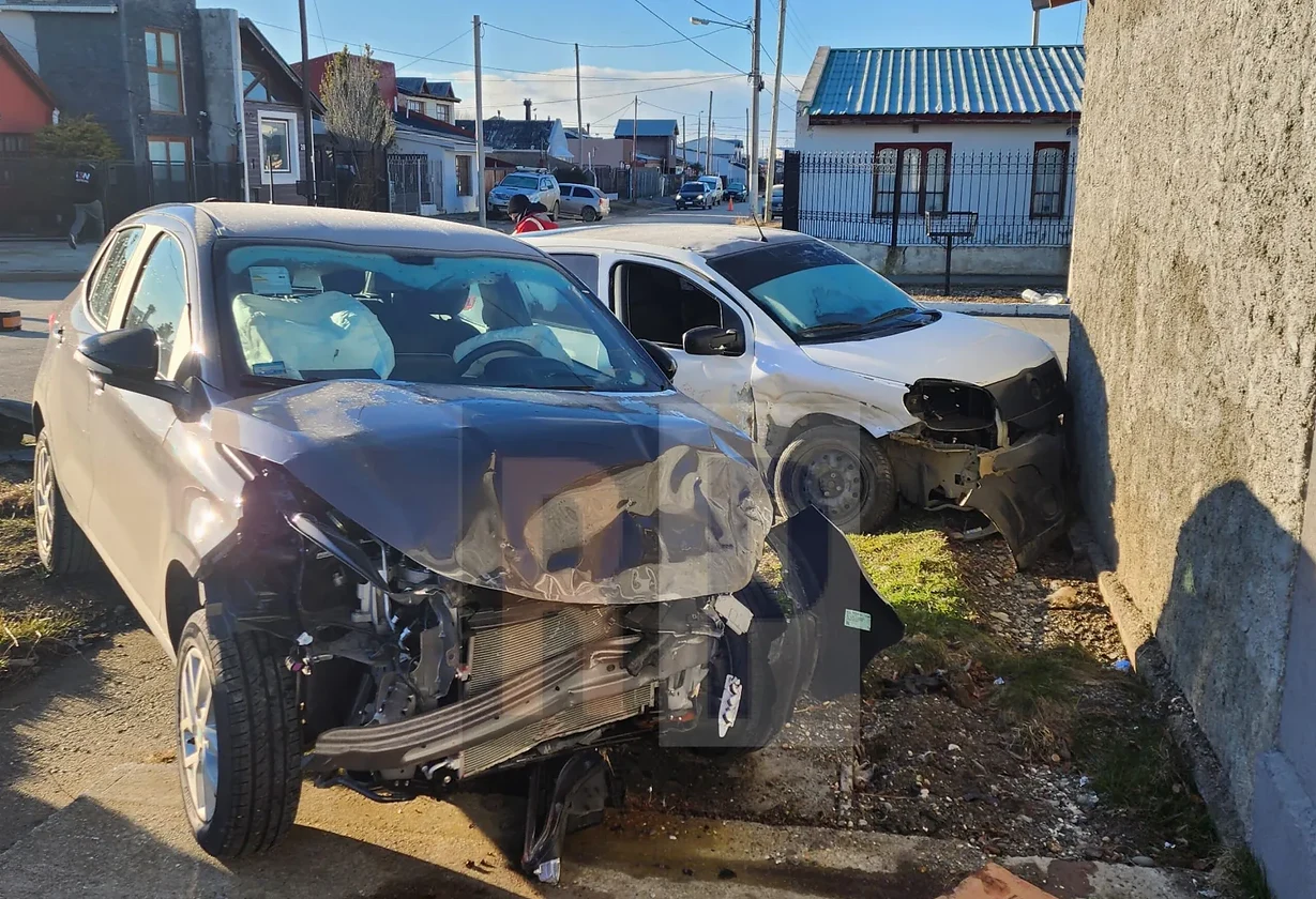 Choque en Ushuaia dejó herida a una conductora