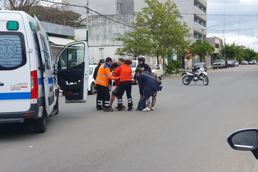 Choque entre una moto y una bicicleta en General Pico