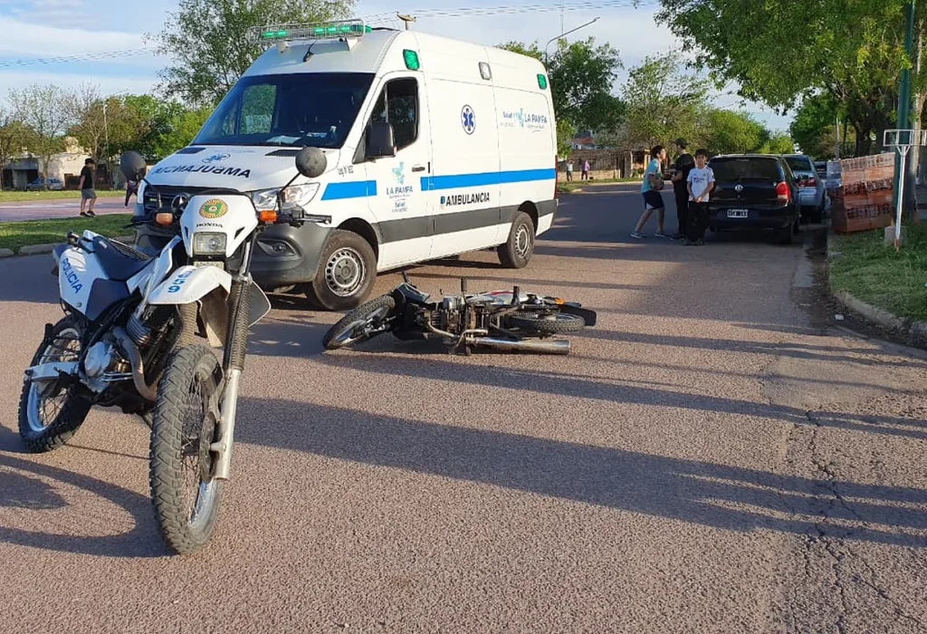 Choque entre una moto y una bicicleta en General Pico