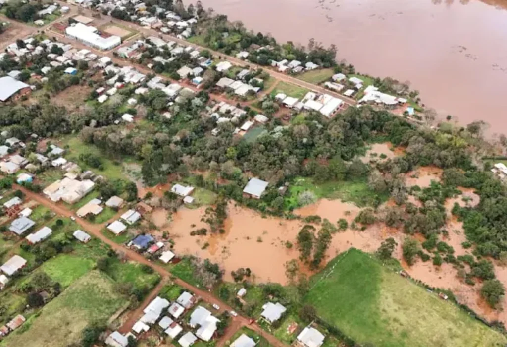 Crecida del río Uruguay: evacuaron a seis familias