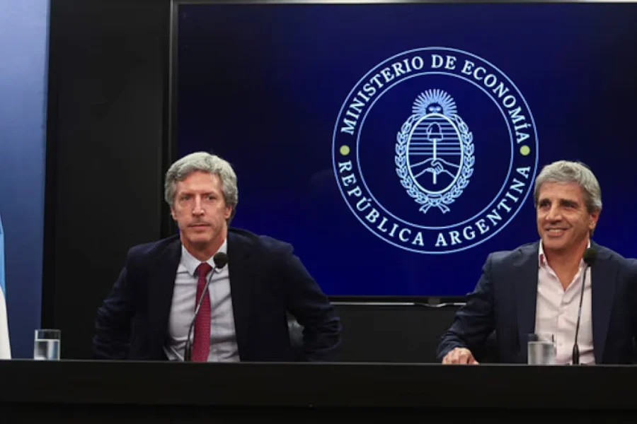 Denuncian a Caputo y Bausili por el oro del BCRA