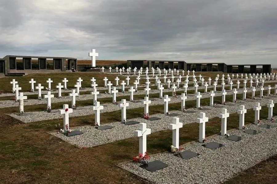 Desmienten vandalismo en el cementerio de Darwin