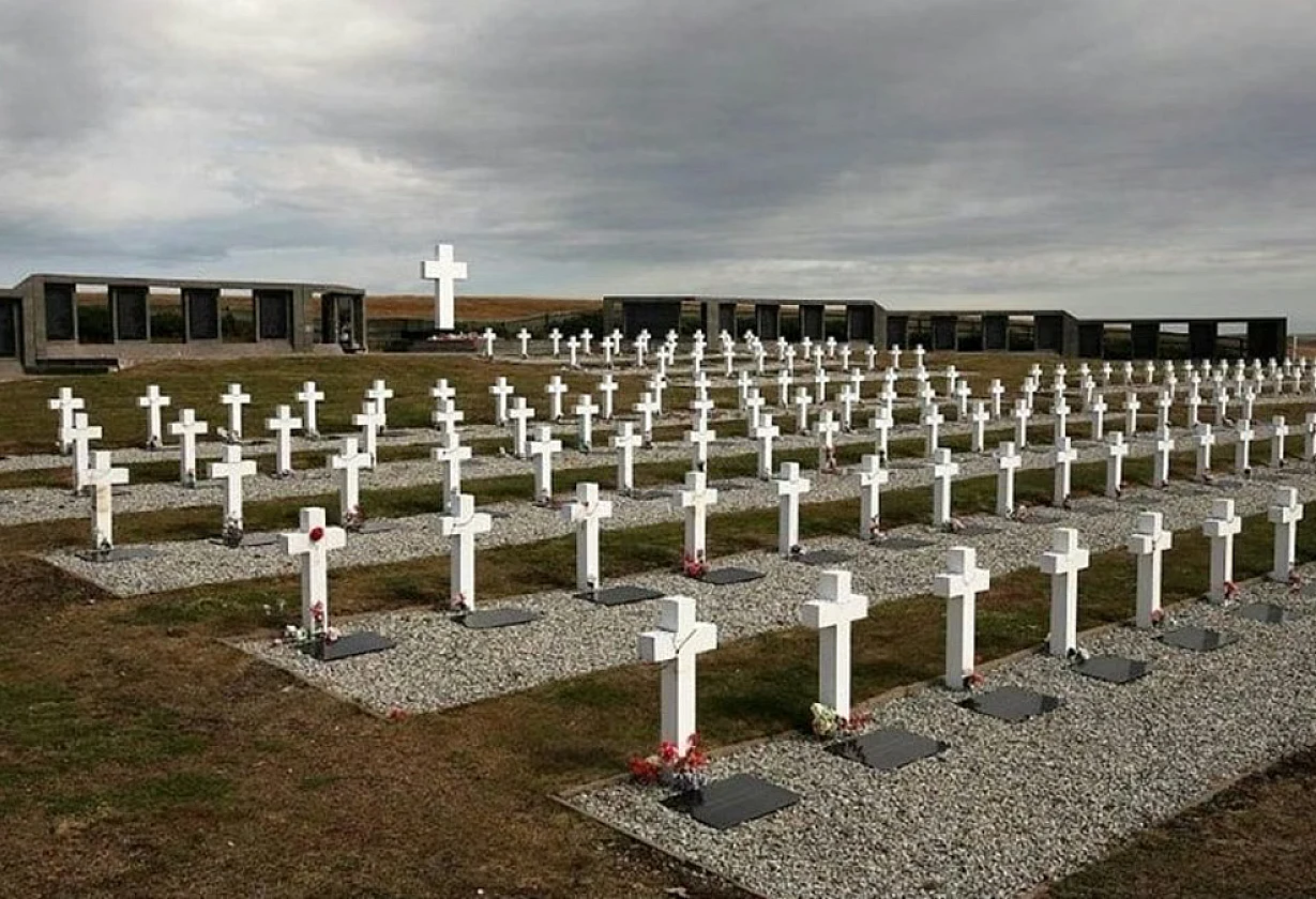 Desmienten vandalismo en el cementerio de Darwin